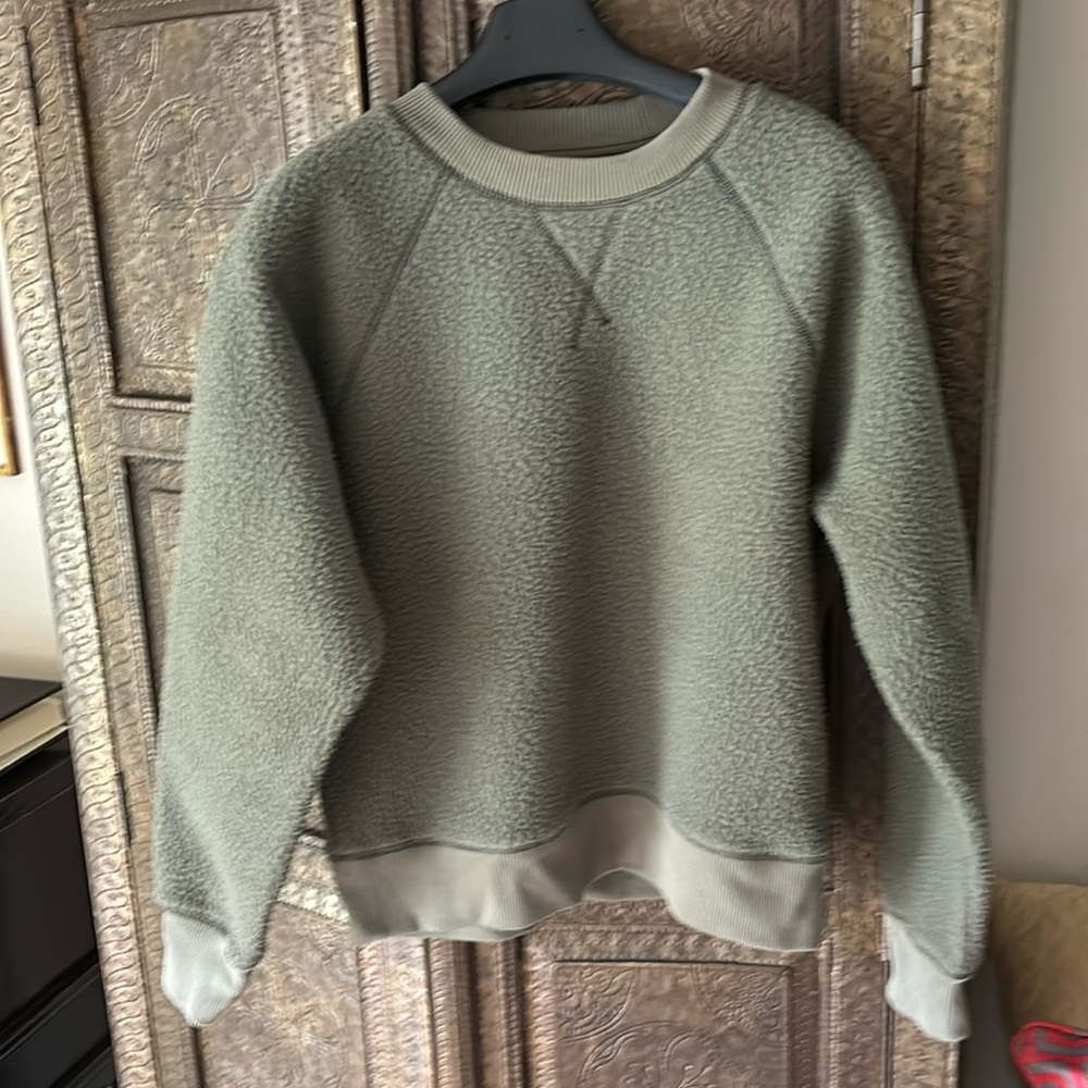 Everlane nubby olive green sweatshirt